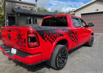 Décalques personnalisés sur un Ram Sport 2021
